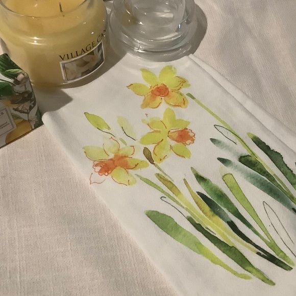 Michele Design Works & Village Candle Bundle w/FREE tea towel -NWT - Picture 5 of 8